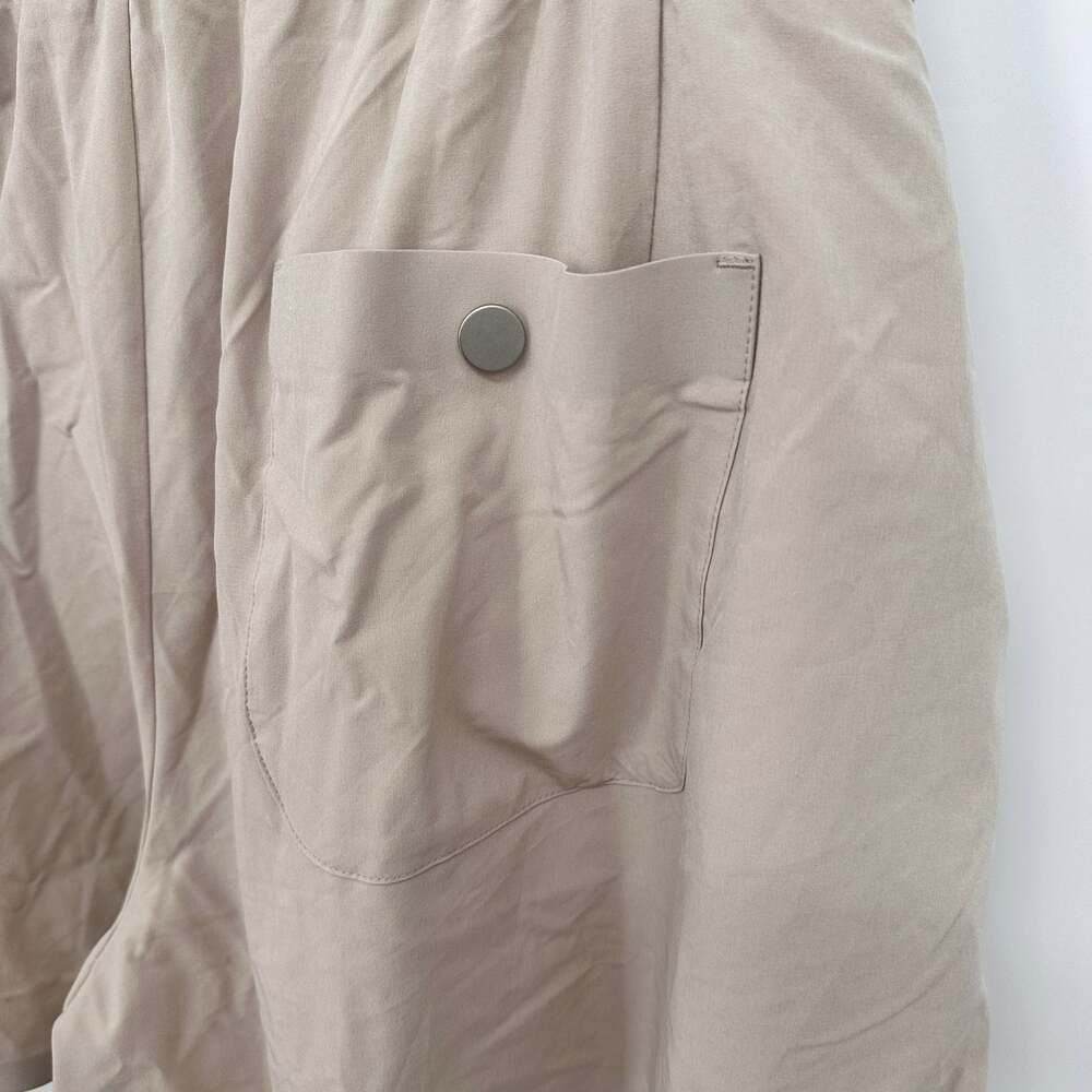 ATHLETA NWT Plus Size Skyline Short in Khaki // 22 2X - Picture 9 of 11